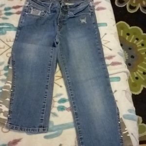 Camouflage accent jeans , so cute!